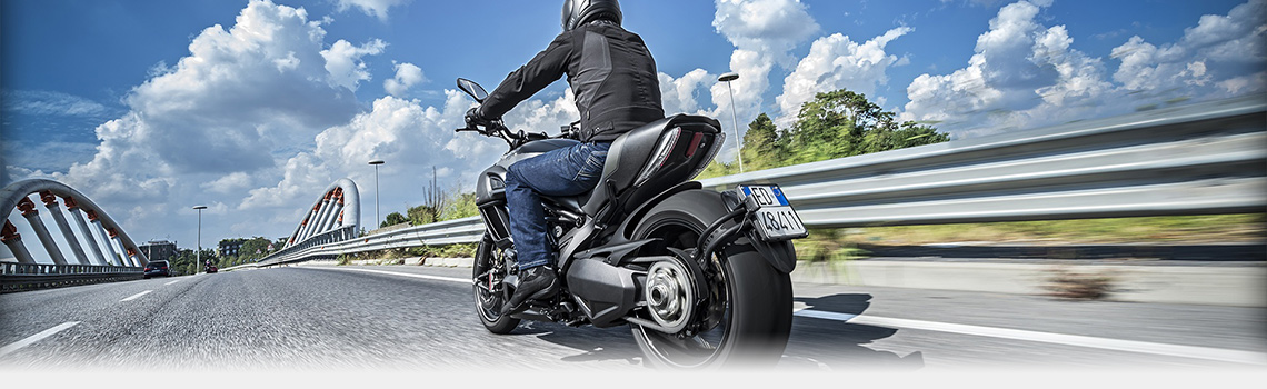 2017 BMW Motorcycle Illinois Driving a motorcycle in the city